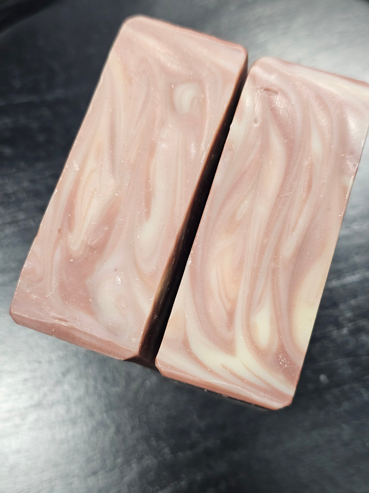 Beef Tallow and Goat Milk Soap.     Inspired ( citrus)